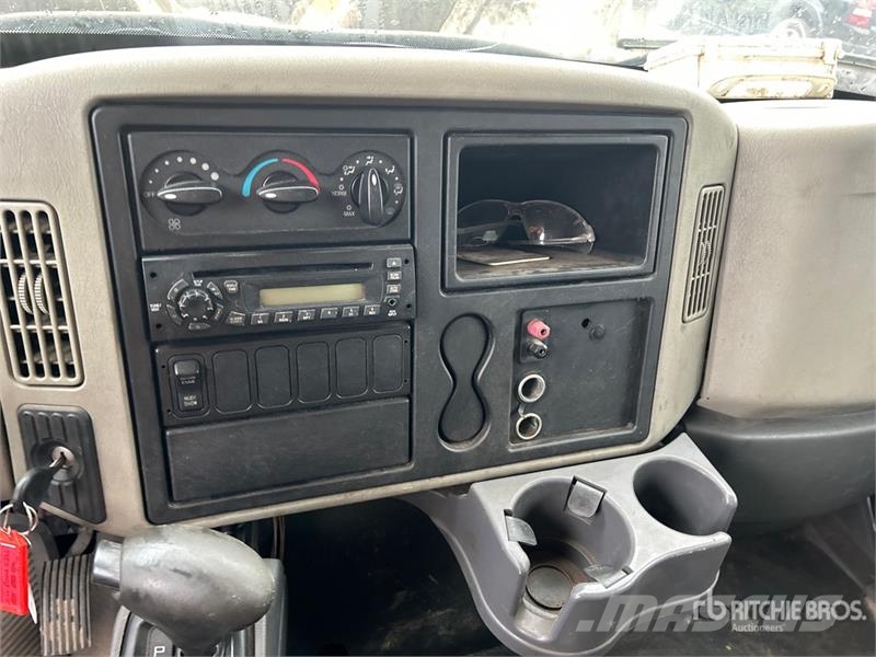 International 4300 Umpikorikuorma-autot