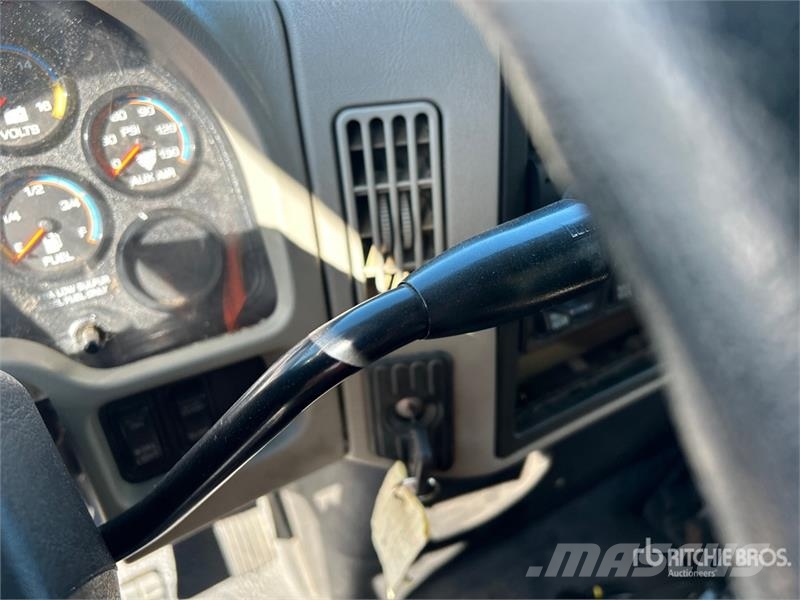 International 4300 Pick up/Dropside