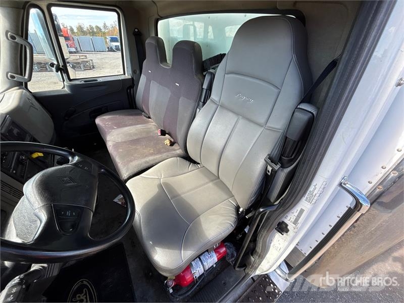 International 4300 Furgoonautod