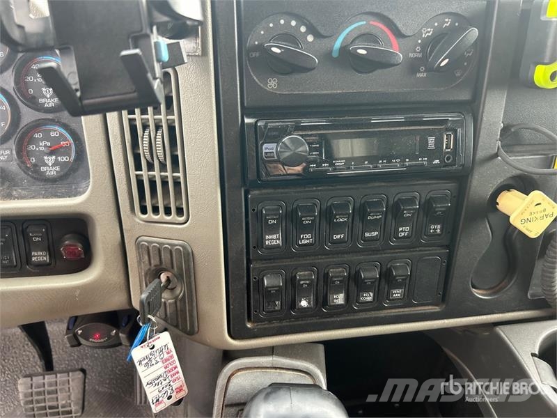 International 4300 Flakbilar/Pickuper