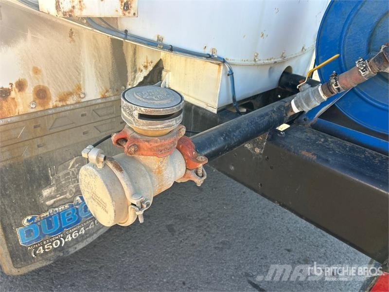 International 4300 Поливальні машини