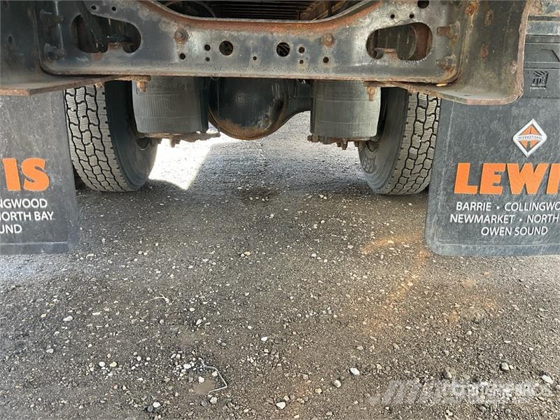 International 4300 厢式货车