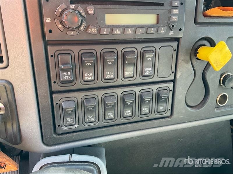 International 4300 厢式货车