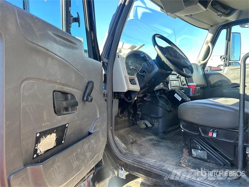 International 4300 Furgoonautod