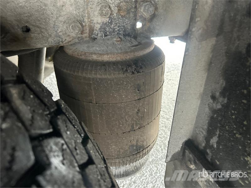 International 4300 Flakbilar/Pickuper