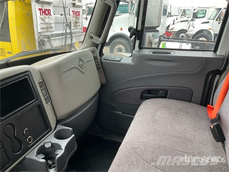 International 4300 ボックスボディー、ウイング、箱車