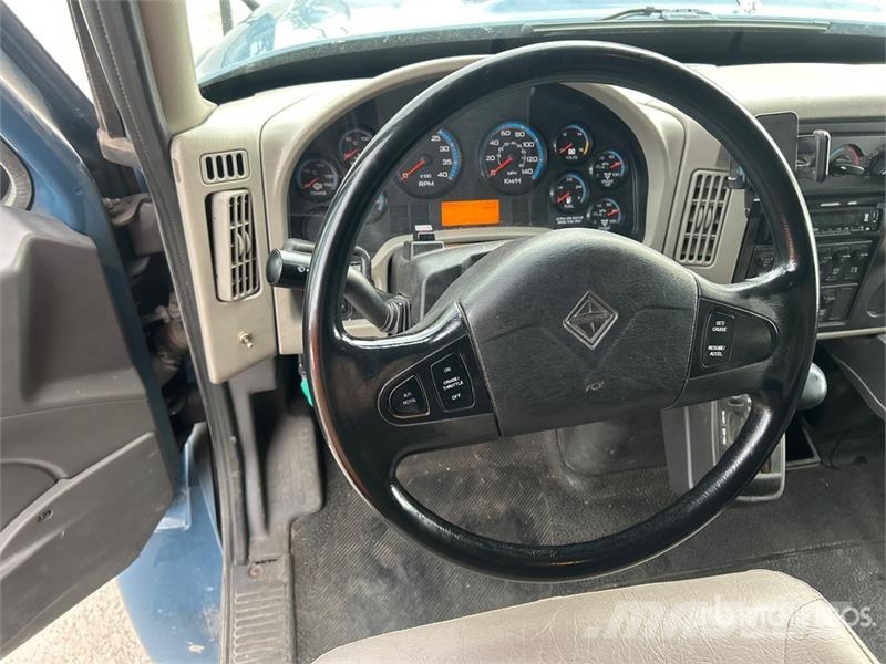 International 4300 Flakbilar/Pickuper