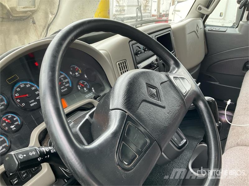 International 4300 ボックスボディー、ウイング、箱車