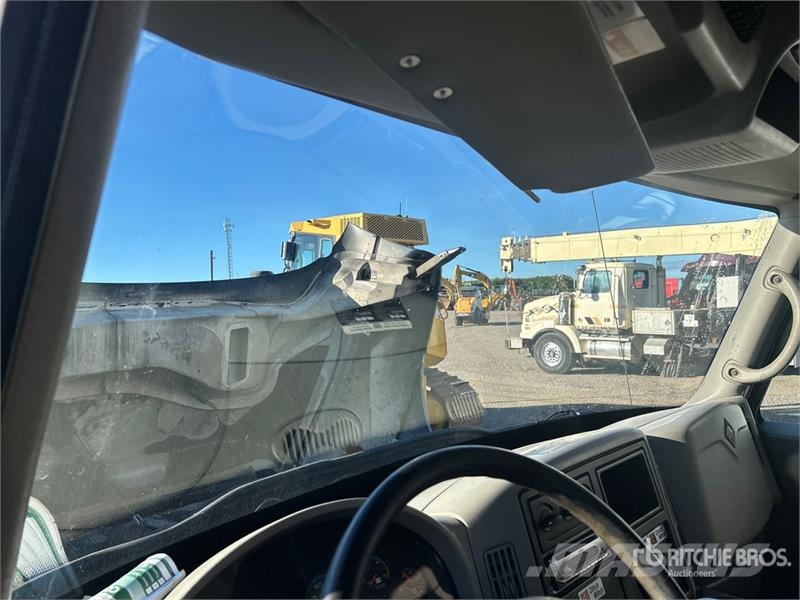 International 4300 Furgoonautod