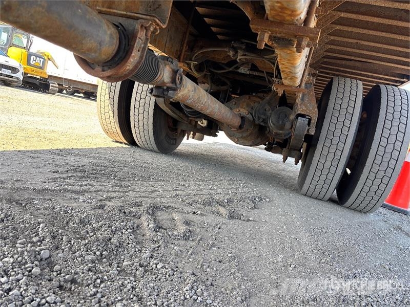 International 4300 Furgoonautod