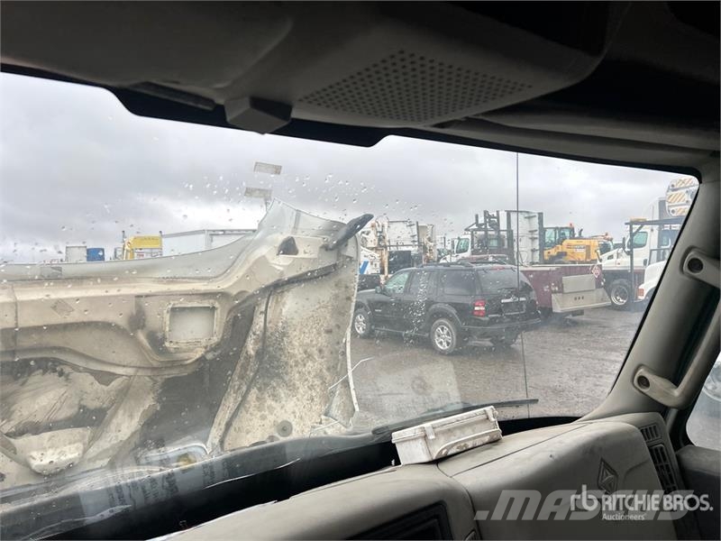 International 4300 Umpikorikuorma-autot