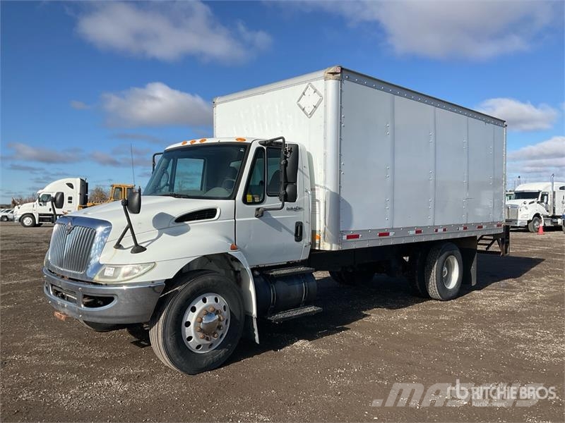International 4300 厢式货车