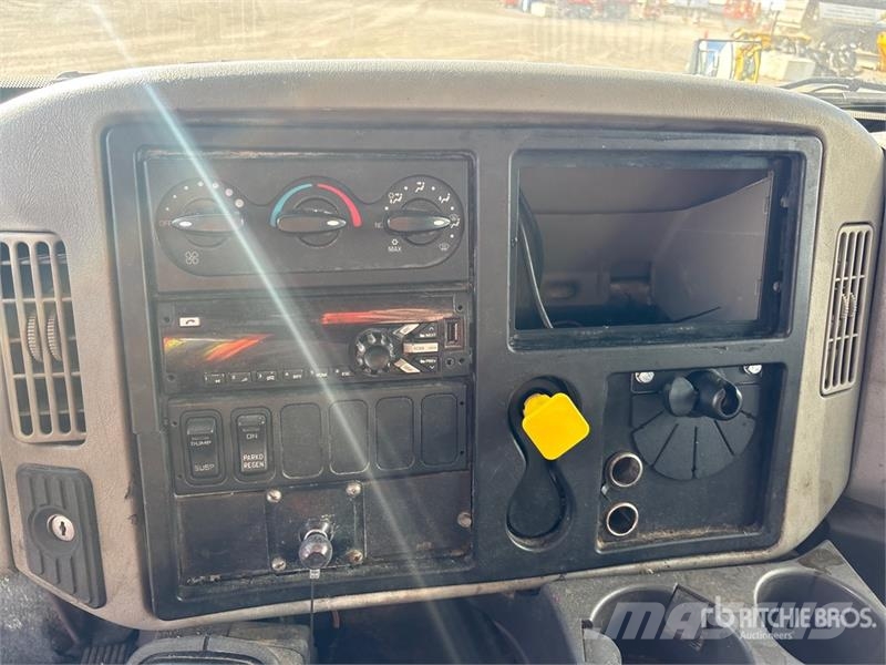 International 4300 Furgoonautod