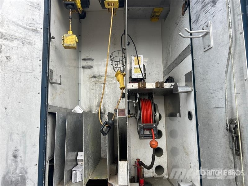 International 4300 Flakbilar/Pickuper