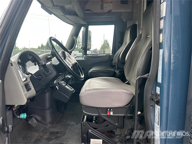 International 4300 Flakbilar/Pickuper