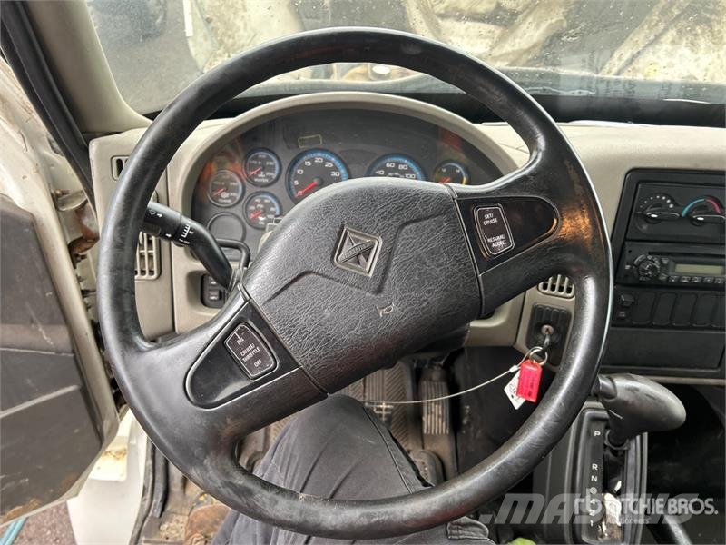 International 4300 Umpikorikuorma-autot