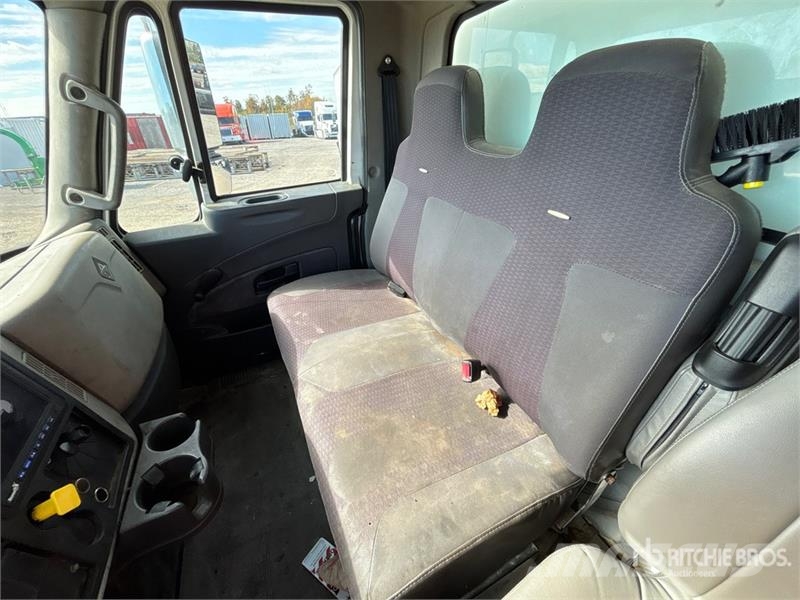 International 4300 Furgoonautod