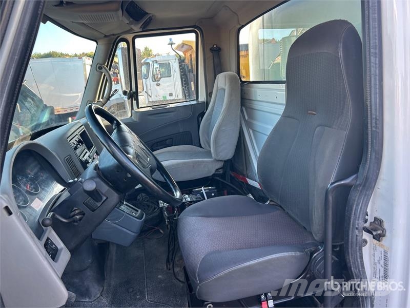 International 4300 Поливальні машини