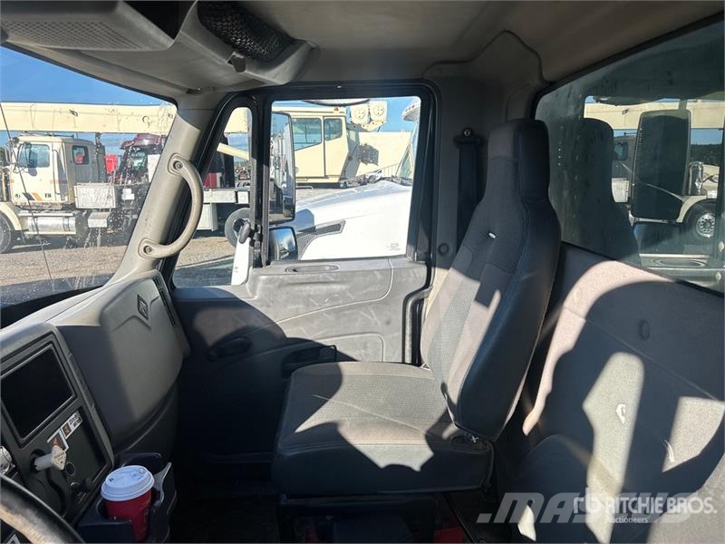International 4300 Furgoonautod