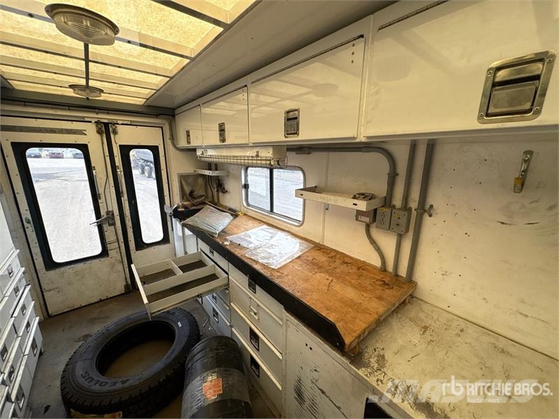 International 4300 4x2 Utility Truck Prekucniki