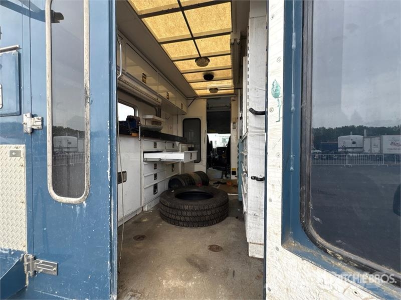 International 4300 4x2 Utility Truck Prekucniki