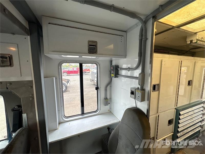 International 4300 4x2 Utility Truck Prekucniki