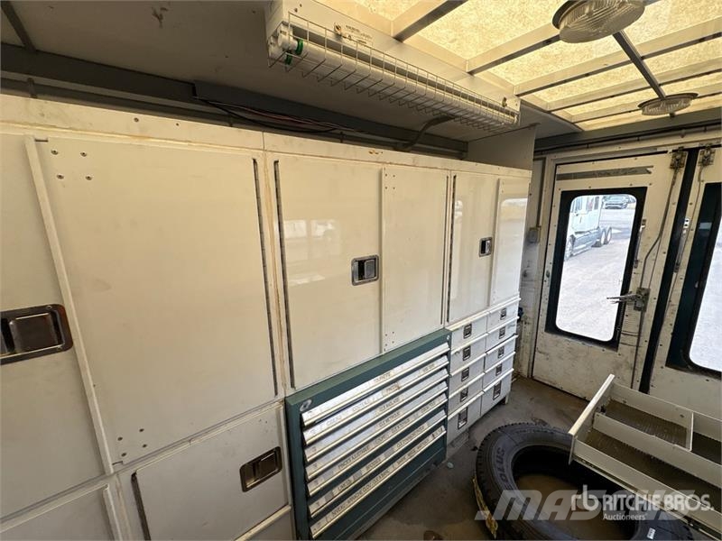 International 4300 4x2 Utility Truck Prekucniki