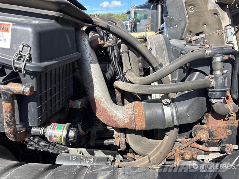 International 4300 SBA Flakbilar/Pickuper