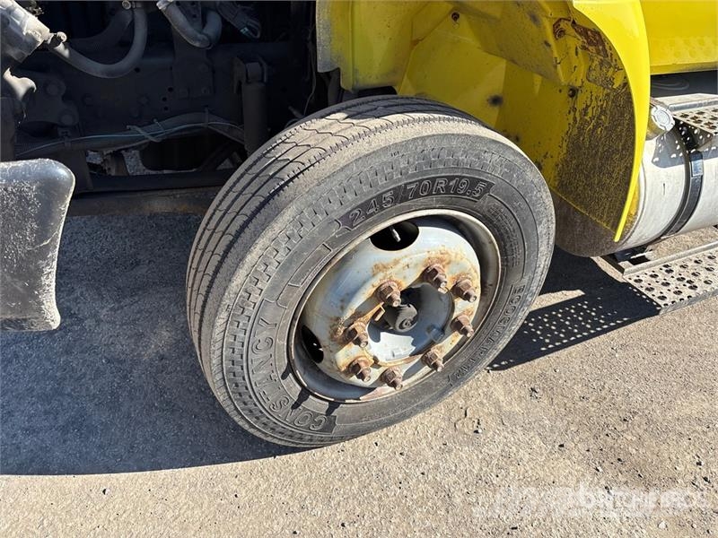 International 4300 SBA LP Фургони