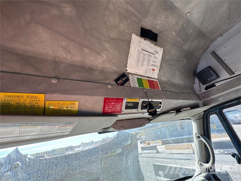 International 4300 SBA شاحنات خفيفة/مفصلية الجوانب