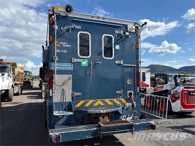 International 4300 SBA Flakbilar/Pickuper