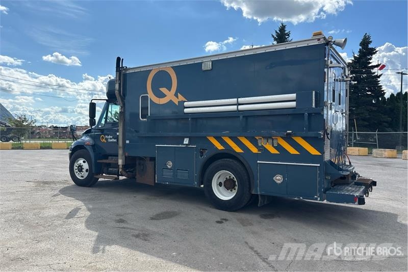 International 4300 SBA Flakbilar/Pickuper