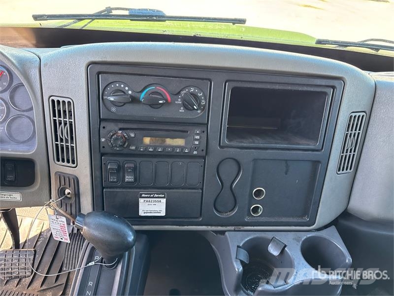 International 4300 SBA LP Фургони