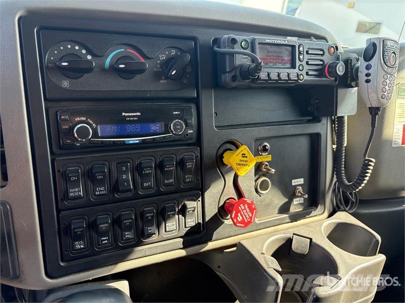 International 4300 SBA Flakbilar/Pickuper