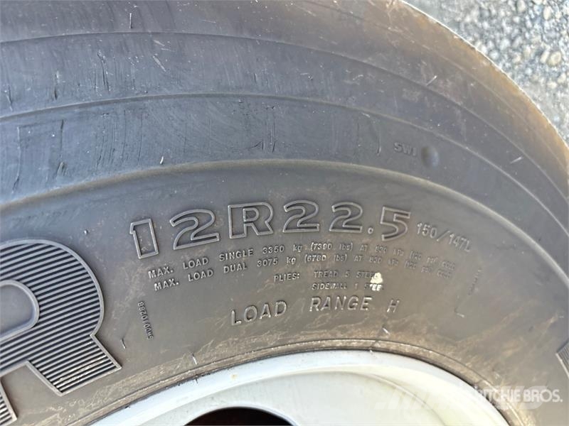 International 4300 SBA Flakbilar/Pickuper