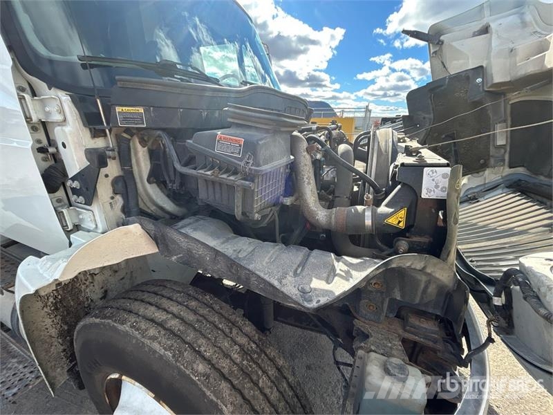 International 4300 SBA Vieglais kravas automobilis/izkraušana no sāniem