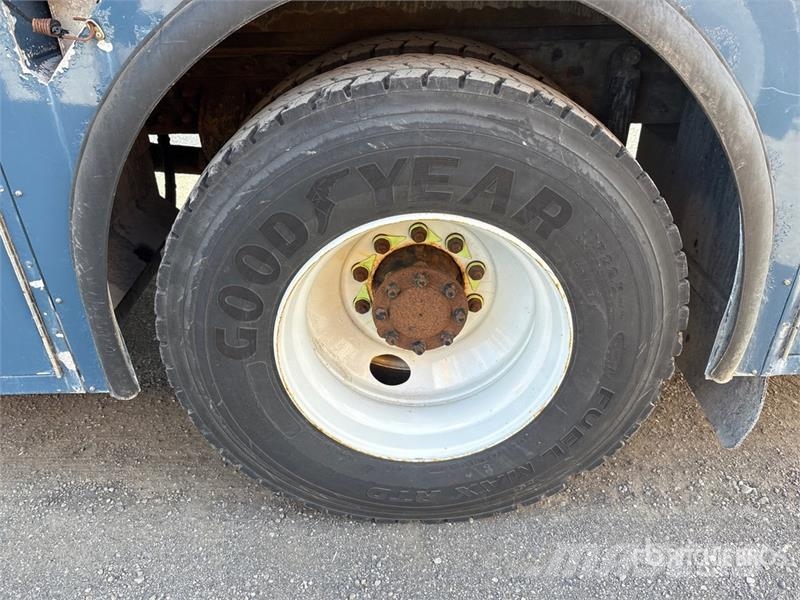 International 4300 SBA Flakbilar/Pickuper