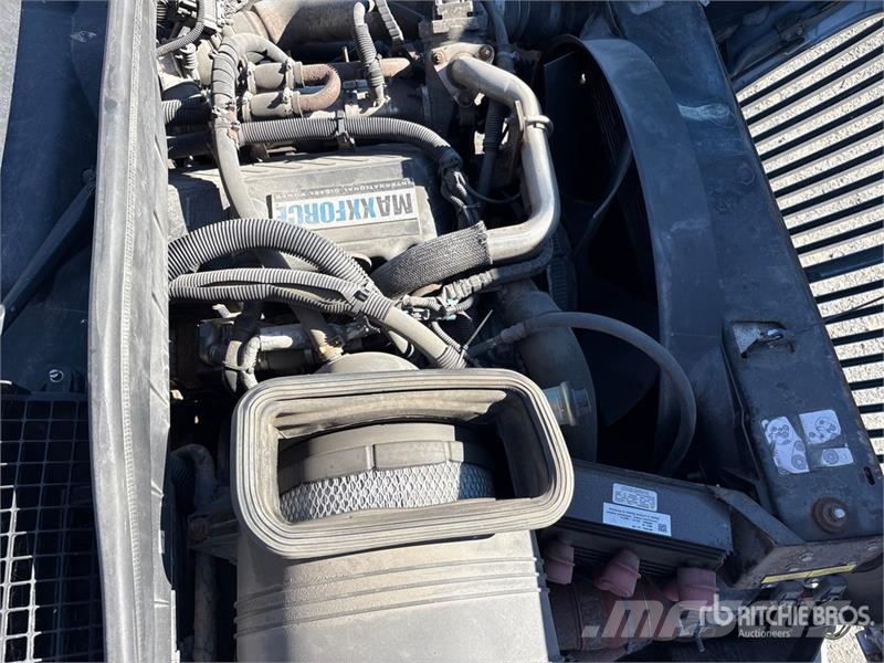 International 4300 SBA شاحنات خفيفة/مفصلية الجوانب
