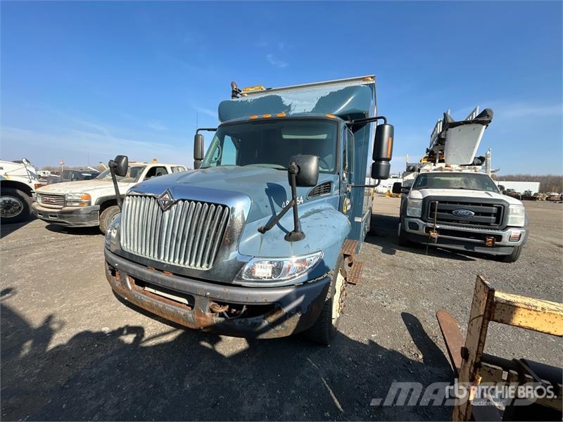 International 4300 SBA Пікапи / Бічне розвантаження
