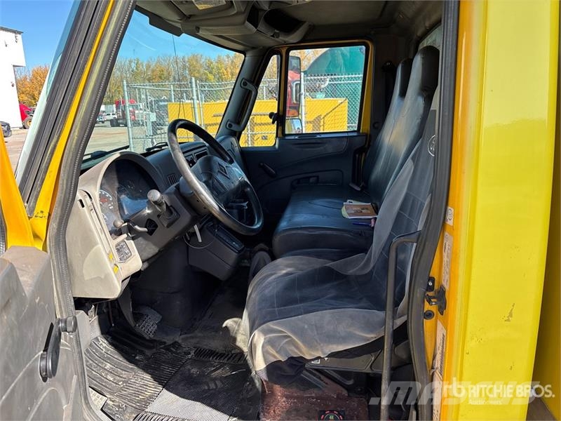 International 4300 SBA LP Фургони