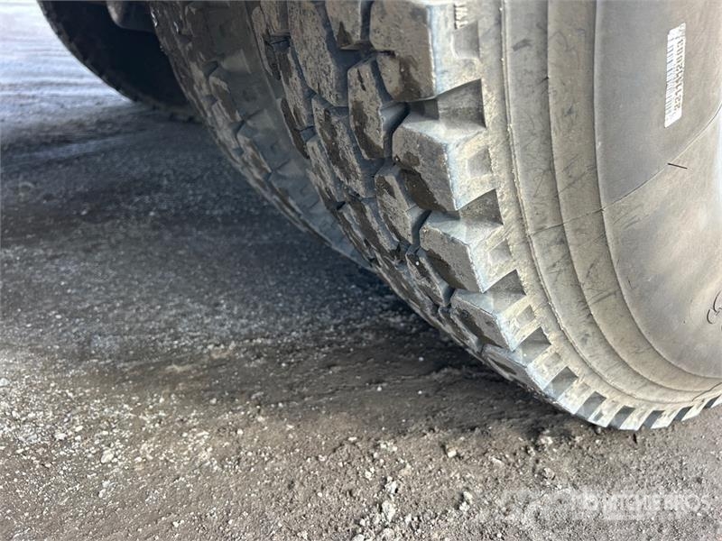 International 4300 SBA Vieglais kravas automobilis/izkraušana no sāniem