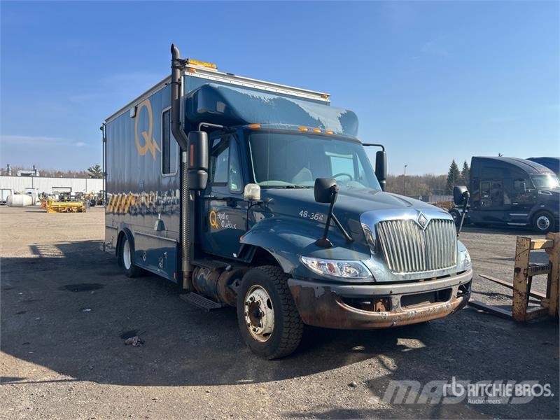 International 4300 SBA Пікапи / Бічне розвантаження