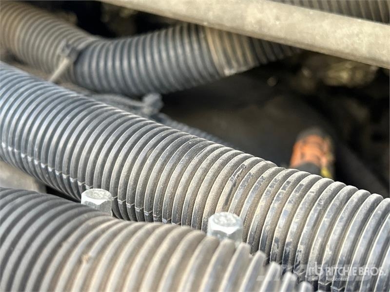 International 4300 SBA Vieglais kravas automobilis/izkraušana no sāniem