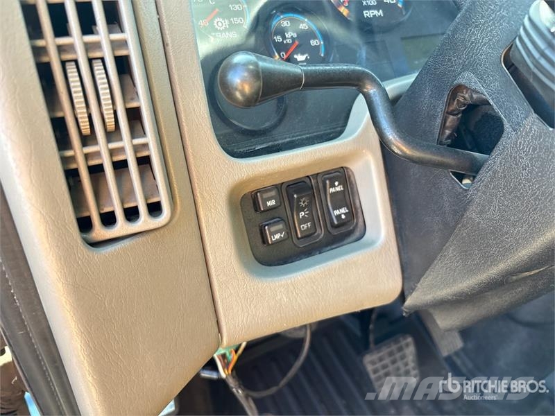 International 4300 SBA شاحنات خفيفة/مفصلية الجوانب