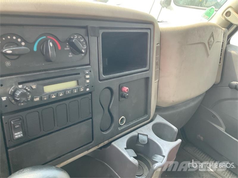 International 4300 SBA Box trucks