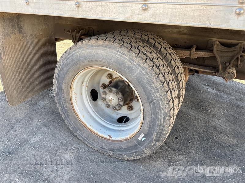 International 4300 SBA LP Фургони