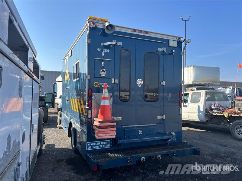 International 4300 SBA Пікапи / Бічне розвантаження