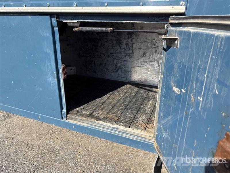 International 4300 SBA Flakbilar/Pickuper