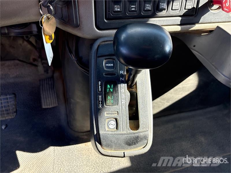 International 4300 SBA Flakbilar/Pickuper