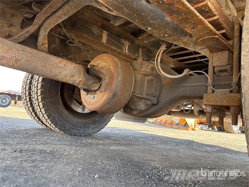 International 4300 SBA LP Фургони